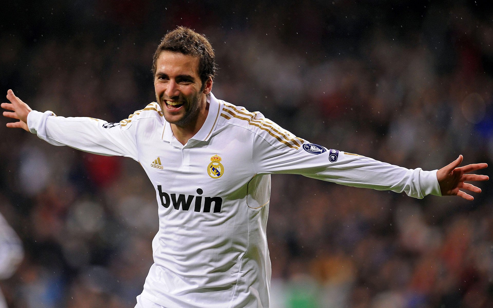 西甲引入新引援政策,球队实力提升,西甲允许几名外援上场